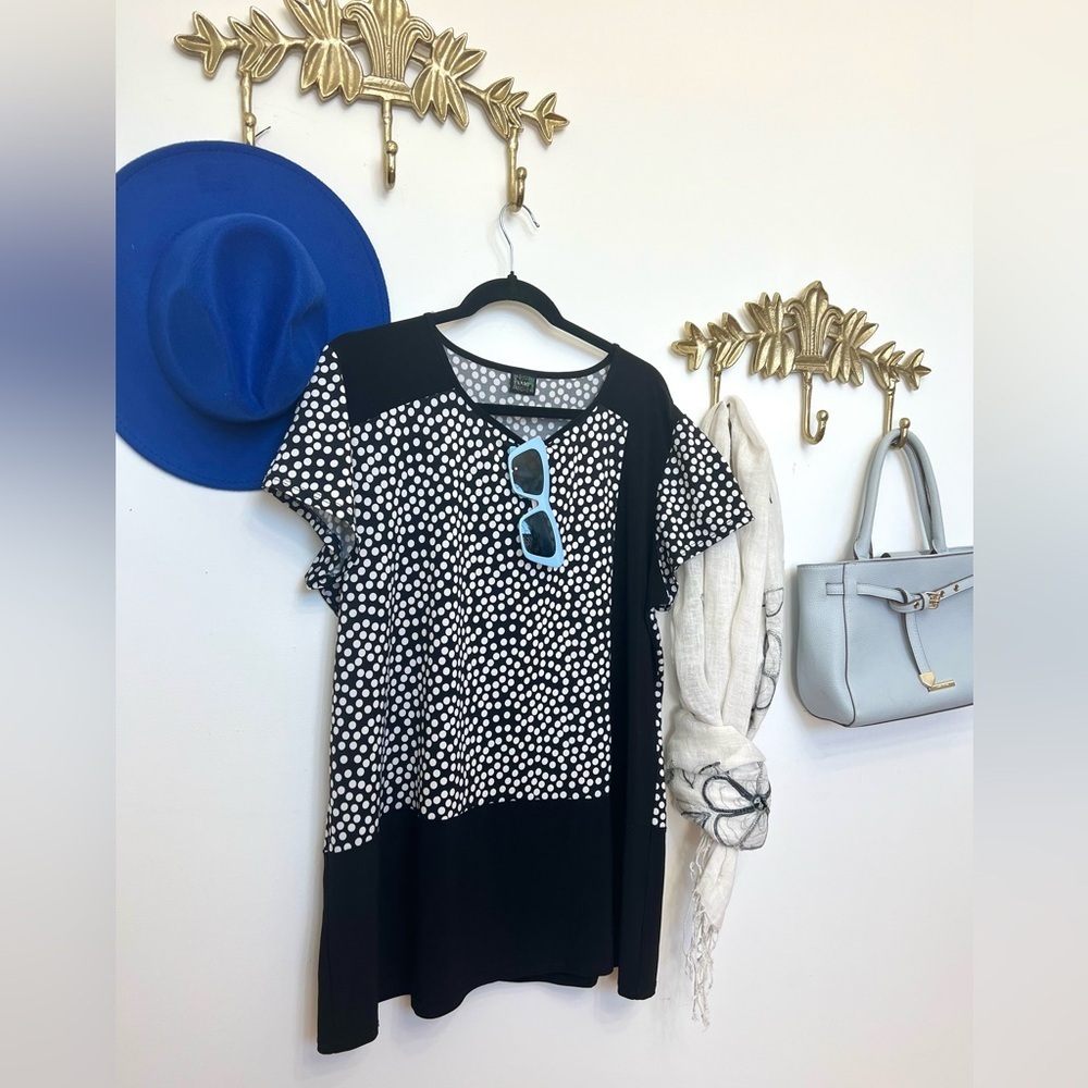 Light short sleeve contemporary top XL ptp 24”
